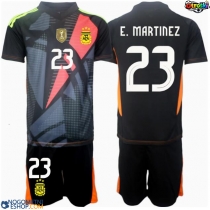 Otroški Nogometni dresi Argentina Emiliano Martinez #23 Vratar Domači Copa America 2024 Kratek Rokav (+ Kratke hlače)